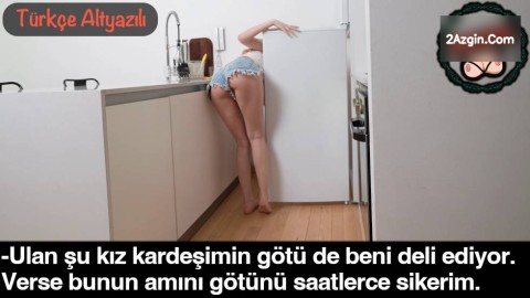 Evde Kısacık Şortla Gezen Gözlüklü Kız Kardeşinin Göte Bakıyor